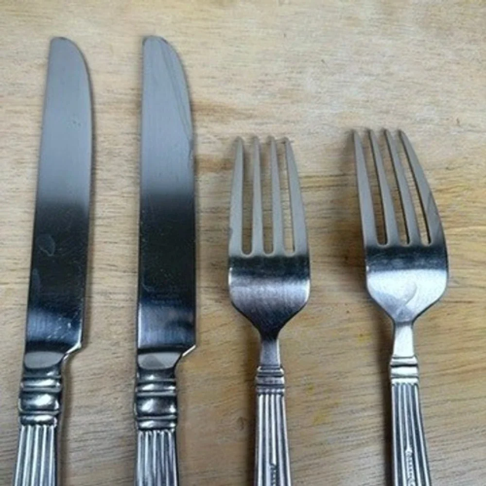 REED & BARTON CRESCENDO II Stainless 18/10 2 Dinner Forks & 2‎ Dinner Knives
